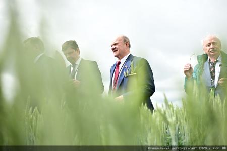 Делегация КПРФ во главе с Г.А. Зюгановым посетила ООО «Дубовицкое» Малоархангельского района Орловской области