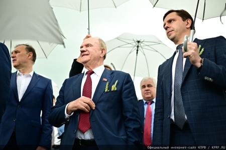 Делегация КПРФ во главе с Г.А. Зюгановым посетила ООО «Дубовицкое» Малоархангельского района Орловской области