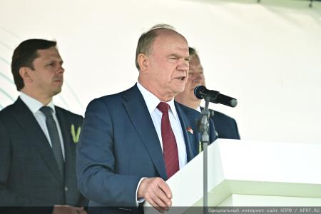 Делегация КПРФ во главе с Г.А. Зюгановым посетила ООО «Дубовицкое» Малоархангельского района Орловской области