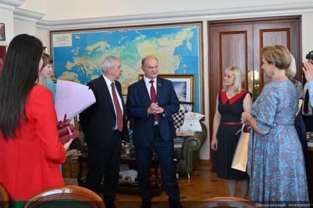 Президиум ЦК КПРФ поздравляет Г.А. Зюганова с Днем рождения