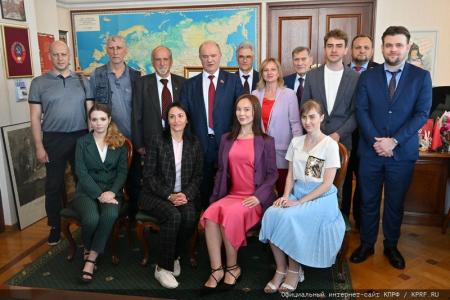 Президиум ЦК КПРФ поздравляет Г.А. Зюганова с Днем рождения