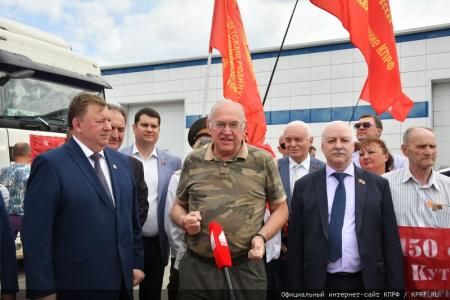 КПРФ отправила 113-й гуманитарный конвой на Донбасс