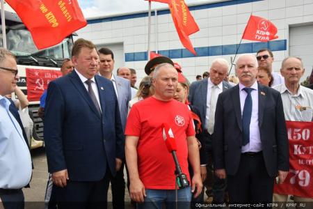 КПРФ отправила 113-й гуманитарный конвой на Донбасс