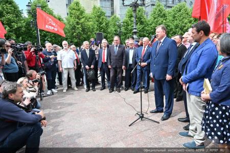 «Пушкин и сегодня вместе с нами сражается за русское слово!»