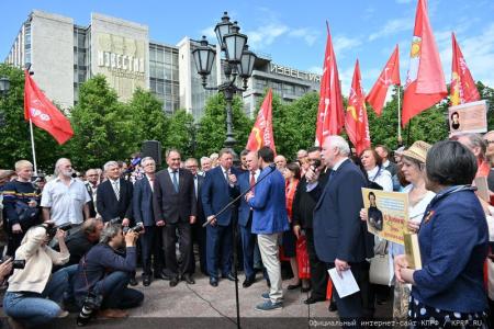 «Пушкин и сегодня вместе с нами сражается за русское слово!»