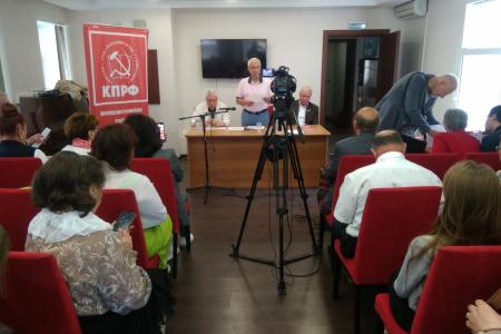 "Под Знаменем социализма - к победе над фашизмом!". Репортаж о круглом столе КПРФ и РУСО в Москве