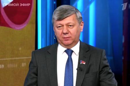 Дмитрий Новиков на Первом канале пояснил, в чём Зеленский пошёл дальше Гитлера