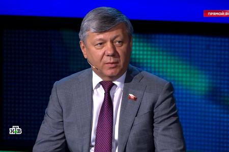 Дмитрий Новиков на НТВ об искусственном «Дне России» и о том, почему 1990-е годы не станут в народном сознании «светлой эпохой»