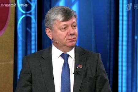 Дмитрий Новиков на Первом канале пояснил, в чём Зеленский пошёл дальше Гитлера