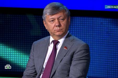 Дмитрий Новиков на НТВ об искусственном «Дне России» и о том, почему 1990-е годы не станут в народном сознании «светлой эпохой»
