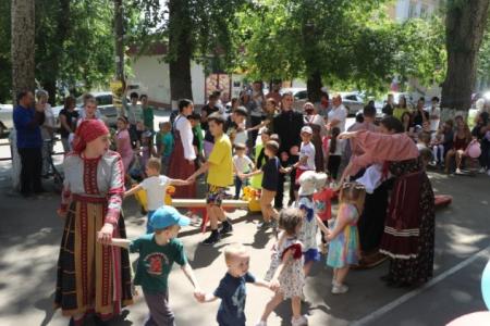В Саратовском детском центре медицинской реабилитации при поддержке КПРФ прошло праздничное мероприятие в честь Дня защиты детей