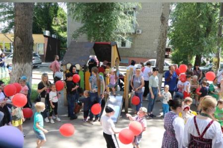 В Саратовском детском центре медицинской реабилитации при поддержке КПРФ прошло праздничное мероприятие в честь Дня защиты детей