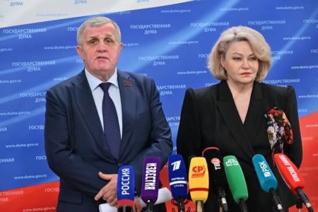 Н.В. Коломейцев и Н.А. Останина выступили перед журналистами в Госдуме