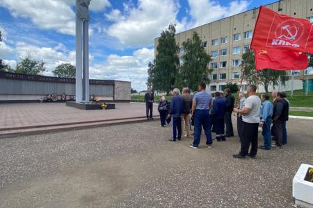 Республика Мордовия. Рузаевские коммунисты почтили память о воинах в День памяти и скорби