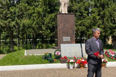 Республика Мордовия. Рузаевские коммунисты почтили память о воинах в День памяти и скорби
