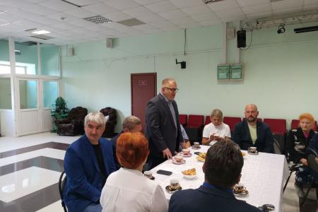 Председатель Московского областного отделения «Дети войны» Александр Наумов и Председатель Комитета Мособлдумы Владимир Барсуков посетили детей войны в Белоомуте