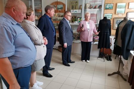 Московская область. Депутат КПРФ Александр Наумов ознакомился с экспозицией Белоомутского краеведческого музея