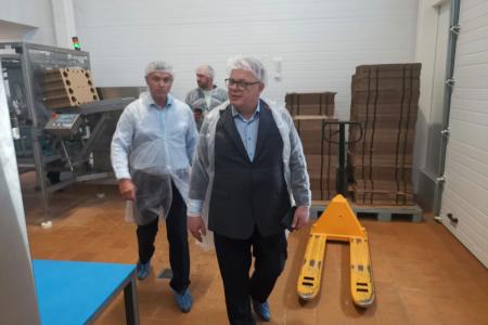 Заместитель Председателя Московской областной Думы, руководитель фракции КПРФ Александр Наумов посетил молокозавод в Зарудне