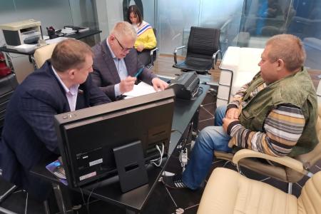Руководитель фракции КПРФ в Московской областной Думе Александр Наумов провёл приём граждан в Ступине
