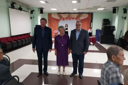 Председатель Московского областного отделения «Дети войны» Александр Наумов и Председатель Комитета Мособлдумы Владимир Барсуков посетили детей войны в Белоомуте