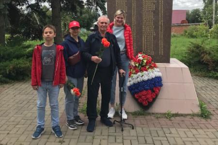 Подмосковные коммунисты проводят автопробег поддержки освободительной миссии СВО в регионе