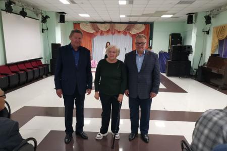 Председатель Московского областного отделения «Дети войны» Александр Наумов и Председатель Комитета Мособлдумы Владимир Барсуков посетили детей войны в Белоомуте