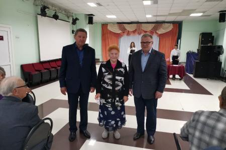 Председатель Московского областного отделения «Дети войны» Александр Наумов и Председатель Комитета Мособлдумы Владимир Барсуков посетили детей войны в Белоомуте