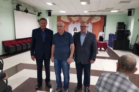 Председатель Московского областного отделения «Дети войны» Александр Наумов и Председатель Комитета Мособлдумы Владимир Барсуков посетили детей войны в Белоомуте