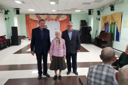 Председатель Московского областного отделения «Дети войны» Александр Наумов и Председатель Комитета Мособлдумы Владимир Барсуков посетили детей войны в Белоомуте