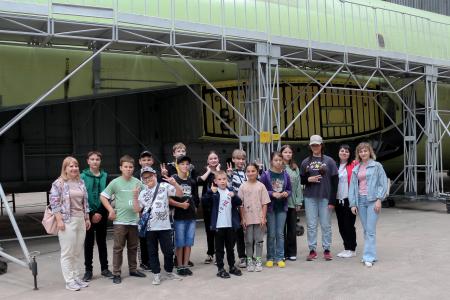 Ребята из Корочанского района Белгородской области рисуют мирное небо