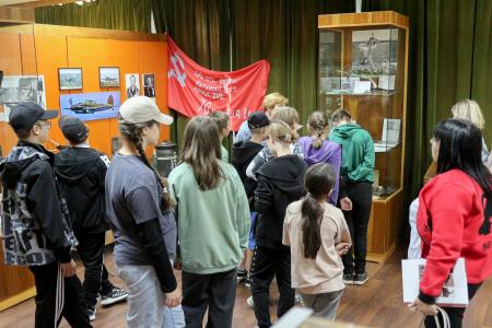 Ребята из Корочанского района Белгородской области рисуют мирное небо