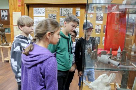 Ребята из Корочанского района Белгородской области рисуют мирное небо