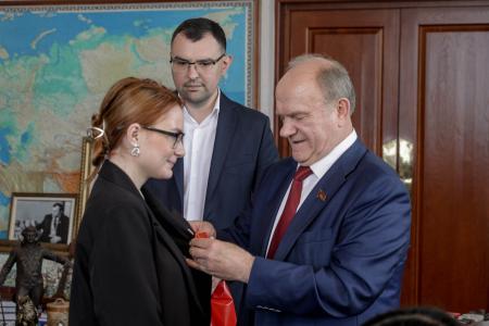 Г.А. Зюганов наградил группу российских журналистов