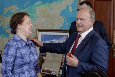 Г.А. Зюганов наградил группу российских журналистов