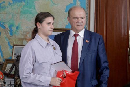 Г.А. Зюганов наградил группу российских журналистов