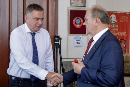 Г.А. Зюганов наградил группу российских журналистов