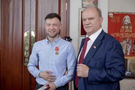 Г.А. Зюганов наградил группу российских журналистов