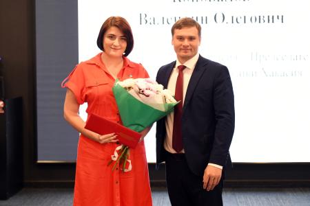 Глава Хакасии Валентин Коновалов дал старт конференции по социально-экономическому развитию регионов