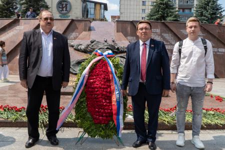 Курские коммунисты почтили память героев