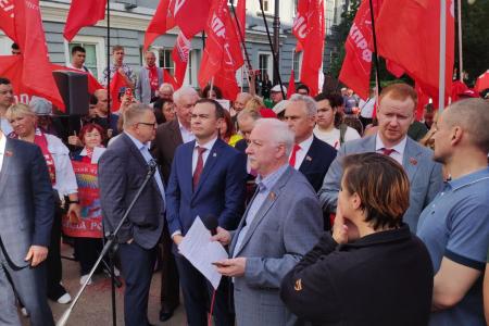 В Москве состоялся патриотический антифашистский митинг с участием депутатов КПРФ