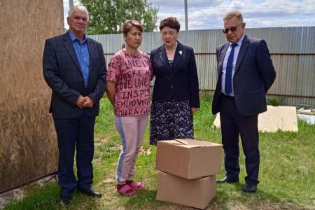 Тюменская область. Депутат-коммунист Тамара Казанцева вручила награды жителям Вагайского района
