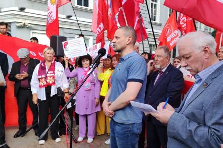 В Москве состоялся патриотический антифашистский митинг с участием депутатов КПРФ