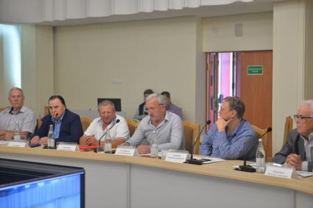 Новосибирские ученые и аграрии при участии КПРФ провели круглый стол о развитии личных подсобных хозяйств и кооперации