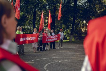 «Смерть фашизму и бандеровщине! Долой капитализм! Наша цель - социализм!». Митинг КПРФ в городе Кирове
