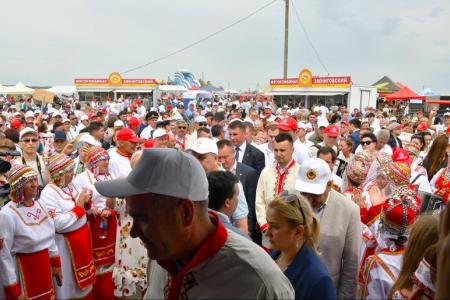 Масштабный праздник чувашской культуры «Уяв» собирает гостей в селе Сиктерме-Хузангаево Татарстана