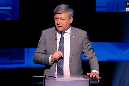 Дмитрий Новиков о том, что Дмитрий Медведев не был столь успешен, как Владимир Ленин, чтобы бросать в него камни, и о необходимости защищать российского хоккеиста, арестованного в Польше