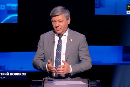 Дмитрий Новиков о том, что Дмитрий Медведев не был столь успешен, как Владимир Ленин, чтобы бросать в него камни, и о необходимости защищать российского хоккеиста, арестованного в Польше
