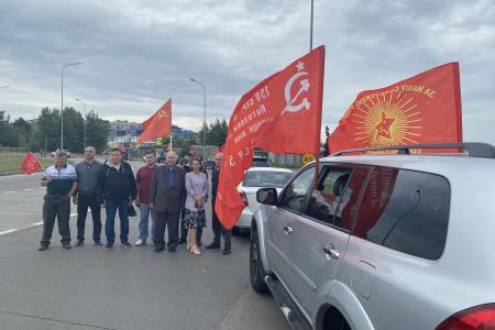 Калининградские коммунисты ударили автопробегом по фашизму
