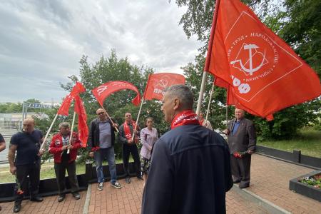 Калининградские коммунисты ударили автопробегом по фашизму