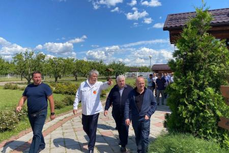 Казбек Тайсаев с делегацией посольства КНДР посетили совхоз им. Ленина